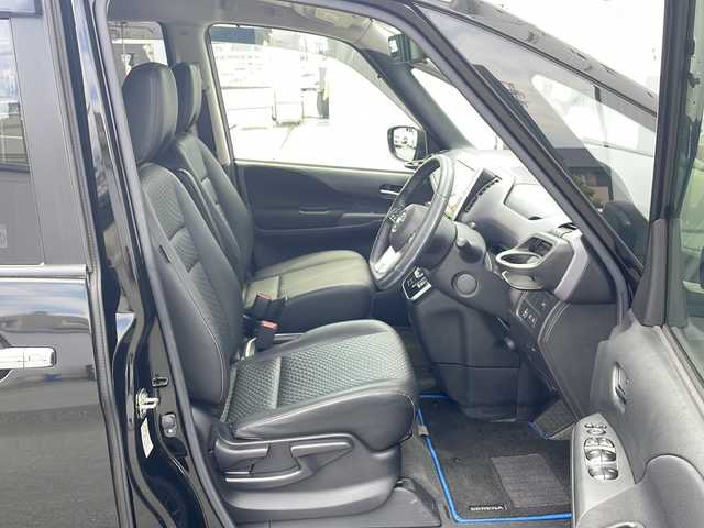 日産 セレナ e－パワー ハイウェイスター V 三重県 2021(令3)年 4.5万km ダイヤモンドブラック 純正10型ナビ/全周囲カメラ/両側パワースライドドア/純正デジタルインナーミラー/プロパイロット/ステアリングリモコン/BSM/ふらつき警報/オートライト/LEDヘッドライト/フォグライト/ビルトインETC/スペアキー/電動格納ミラー/禁煙車
