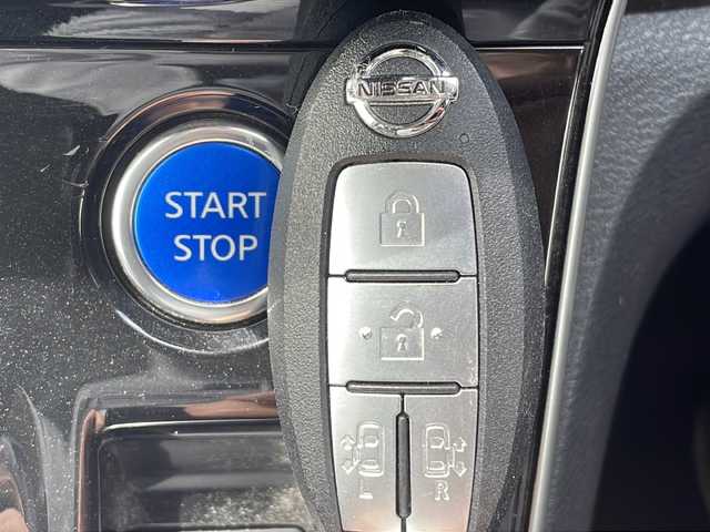 日産 セレナ e－パワー ハイウェイスター V 三重県 2021(令3)年 4.5万km ダイヤモンドブラック 純正10型ナビ/全周囲カメラ/両側パワースライドドア/純正デジタルインナーミラー/プロパイロット/ステアリングリモコン/BSM/ふらつき警報/オートライト/LEDヘッドライト/フォグライト/ビルトインETC/スペアキー/電動格納ミラー/禁煙車