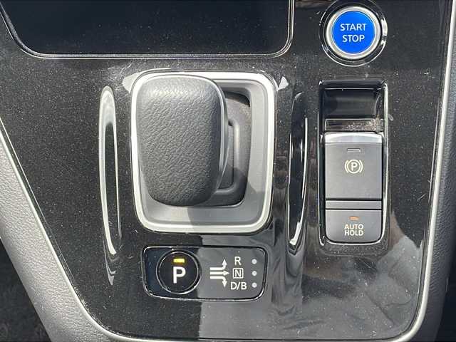 日産 セレナ e－パワー ハイウェイスター V 三重県 2021(令3)年 4.5万km ダイヤモンドブラック 純正10型ナビ/全周囲カメラ/両側パワースライドドア/純正デジタルインナーミラー/プロパイロット/ステアリングリモコン/BSM/ふらつき警報/オートライト/LEDヘッドライト/フォグライト/ビルトインETC/スペアキー/電動格納ミラー/禁煙車
