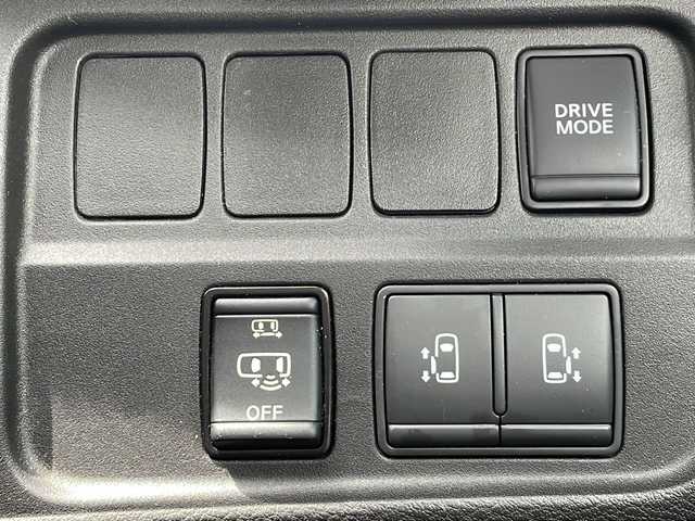 日産 セレナ e－パワー ハイウェイスター V 三重県 2021(令3)年 4.5万km ダイヤモンドブラック 純正10型ナビ/全周囲カメラ/両側パワースライドドア/純正デジタルインナーミラー/プロパイロット/ステアリングリモコン/BSM/ふらつき警報/オートライト/LEDヘッドライト/フォグライト/ビルトインETC/スペアキー/電動格納ミラー/禁煙車