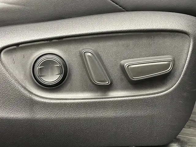 トヨタ ＲＡＶ４ アドベンチャー オフロードPKG 大分県 2022(令4)年 2.8万km アティチュードブラックマイカ 純正ディスプレイオーディオ/（ＢＴ・ＡＭ・ＦＭ・ＵＳＢ）/トヨタセーフティーセンス/・プリクラッシュセーフティ/・レーントレーシングアシスト/・ブラインドスポットモニター/・リアクロストラフィックアラート/・アダブティブクルーズコントロール/・オートマチックハイビーム/・ロードサインアシスト/・駐車時支援パーキングサポートシステム/4WD/ビルトインＥＴＣ　/前後クリアランスソナー/ダウンヒルアシスト/前席シートヒーター/前席エアーシート/ステアリングヒーター/運転席パワーシート/メモリシート/パワーバックドア/バックカメラ/社外ゴムフロアマット/純正１８インチAW/ルーフレール/オートライト/LEDヘッドライト/フォグランプ/スマートキー/プッシュスタート/電動パーキングブレーキ/オートブレーキホールド/スペアキー/保証書/取扱説明書