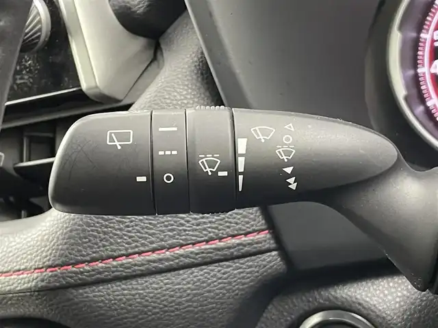 トヨタ ＲＡＶ４ アドベンチャー オフロードPKG 大分県 2022(令4)年 2.8万km アティチュードブラックマイカ 純正ディスプレイオーディオ/（ＢＴ・ＡＭ・ＦＭ・ＵＳＢ）/トヨタセーフティーセンス/・プリクラッシュセーフティ/・レーントレーシングアシスト/・ブラインドスポットモニター/・リアクロストラフィックアラート/・アダブティブクルーズコントロール/・オートマチックハイビーム/・ロードサインアシスト/・駐車時支援パーキングサポートシステム/4WD/ビルトインＥＴＣ　/前後クリアランスソナー/ダウンヒルアシスト/前席シートヒーター/前席エアーシート/ステアリングヒーター/運転席パワーシート/メモリシート/パワーバックドア/バックカメラ/社外ゴムフロアマット/純正１８インチAW/ルーフレール/オートライト/LEDヘッドライト/フォグランプ/スマートキー/プッシュスタート/電動パーキングブレーキ/オートブレーキホールド/スペアキー/保証書/取扱説明書