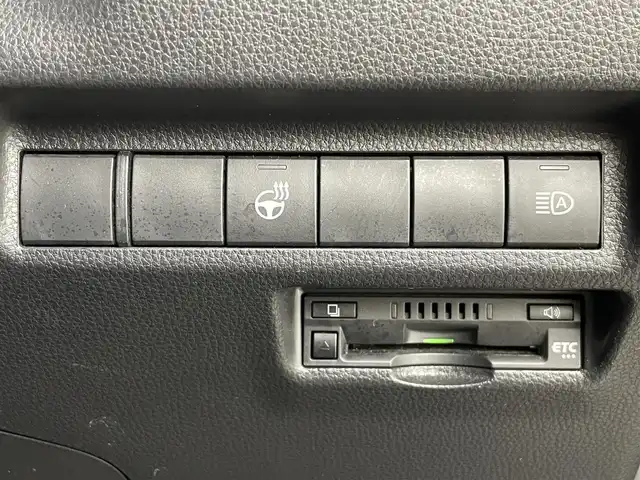 トヨタ ＲＡＶ４ アドベンチャー オフロードPKG 大分県 2022(令4)年 2.8万km アティチュードブラックマイカ 純正ディスプレイオーディオ/（ＢＴ・ＡＭ・ＦＭ・ＵＳＢ）/トヨタセーフティーセンス/・プリクラッシュセーフティ/・レーントレーシングアシスト/・ブラインドスポットモニター/・リアクロストラフィックアラート/・アダブティブクルーズコントロール/・オートマチックハイビーム/・ロードサインアシスト/・駐車時支援パーキングサポートシステム/4WD/ビルトインＥＴＣ　/前後クリアランスソナー/ダウンヒルアシスト/前席シートヒーター/前席エアーシート/ステアリングヒーター/運転席パワーシート/メモリシート/パワーバックドア/バックカメラ/社外ゴムフロアマット/純正１８インチAW/ルーフレール/オートライト/LEDヘッドライト/フォグランプ/スマートキー/プッシュスタート/電動パーキングブレーキ/オートブレーキホールド/スペアキー/保証書/取扱説明書