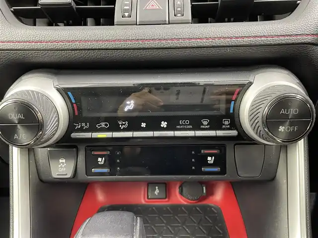 トヨタ ＲＡＶ４ アドベンチャー オフロードPKG 大分県 2022(令4)年 2.8万km アティチュードブラックマイカ 純正ディスプレイオーディオ/（ＢＴ・ＡＭ・ＦＭ・ＵＳＢ）/トヨタセーフティーセンス/・プリクラッシュセーフティ/・レーントレーシングアシスト/・ブラインドスポットモニター/・リアクロストラフィックアラート/・アダブティブクルーズコントロール/・オートマチックハイビーム/・ロードサインアシスト/・駐車時支援パーキングサポートシステム/4WD/ビルトインＥＴＣ　/前後クリアランスソナー/ダウンヒルアシスト/前席シートヒーター/前席エアーシート/ステアリングヒーター/運転席パワーシート/メモリシート/パワーバックドア/バックカメラ/社外ゴムフロアマット/純正１８インチAW/ルーフレール/オートライト/LEDヘッドライト/フォグランプ/スマートキー/プッシュスタート/電動パーキングブレーキ/オートブレーキホールド/スペアキー/保証書/取扱説明書