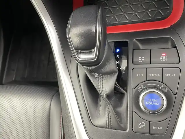 トヨタ ＲＡＶ４ アドベンチャー オフロードPKG 大分県 2022(令4)年 2.8万km アティチュードブラックマイカ 純正ディスプレイオーディオ/（ＢＴ・ＡＭ・ＦＭ・ＵＳＢ）/トヨタセーフティーセンス/・プリクラッシュセーフティ/・レーントレーシングアシスト/・ブラインドスポットモニター/・リアクロストラフィックアラート/・アダブティブクルーズコントロール/・オートマチックハイビーム/・ロードサインアシスト/・駐車時支援パーキングサポートシステム/4WD/ビルトインＥＴＣ　/前後クリアランスソナー/ダウンヒルアシスト/前席シートヒーター/前席エアーシート/ステアリングヒーター/運転席パワーシート/メモリシート/パワーバックドア/バックカメラ/社外ゴムフロアマット/純正１８インチAW/ルーフレール/オートライト/LEDヘッドライト/フォグランプ/スマートキー/プッシュスタート/電動パーキングブレーキ/オートブレーキホールド/スペアキー/保証書/取扱説明書