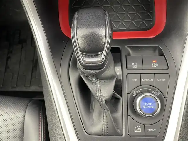 トヨタ ＲＡＶ４ アドベンチャー オフロードPKG 大分県 2022(令4)年 2.8万km アティチュードブラックマイカ 純正ディスプレイオーディオ/（ＢＴ・ＡＭ・ＦＭ・ＵＳＢ）/トヨタセーフティーセンス/・プリクラッシュセーフティ/・レーントレーシングアシスト/・ブラインドスポットモニター/・リアクロストラフィックアラート/・アダブティブクルーズコントロール/・オートマチックハイビーム/・ロードサインアシスト/・駐車時支援パーキングサポートシステム/4WD/ビルトインＥＴＣ　/前後クリアランスソナー/ダウンヒルアシスト/前席シートヒーター/前席エアーシート/ステアリングヒーター/運転席パワーシート/メモリシート/パワーバックドア/バックカメラ/社外ゴムフロアマット/純正１８インチAW/ルーフレール/オートライト/LEDヘッドライト/フォグランプ/スマートキー/プッシュスタート/電動パーキングブレーキ/オートブレーキホールド/スペアキー/保証書/取扱説明書