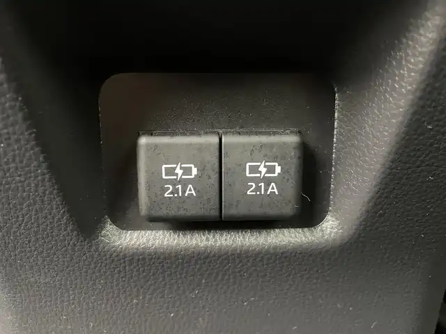 トヨタ ＲＡＶ４ アドベンチャー オフロードPKG 大分県 2022(令4)年 2.8万km アティチュードブラックマイカ 純正ディスプレイオーディオ/（ＢＴ・ＡＭ・ＦＭ・ＵＳＢ）/トヨタセーフティーセンス/・プリクラッシュセーフティ/・レーントレーシングアシスト/・ブラインドスポットモニター/・リアクロストラフィックアラート/・アダブティブクルーズコントロール/・オートマチックハイビーム/・ロードサインアシスト/・駐車時支援パーキングサポートシステム/4WD/ビルトインＥＴＣ　/前後クリアランスソナー/ダウンヒルアシスト/前席シートヒーター/前席エアーシート/ステアリングヒーター/運転席パワーシート/メモリシート/パワーバックドア/バックカメラ/社外ゴムフロアマット/純正１８インチAW/ルーフレール/オートライト/LEDヘッドライト/フォグランプ/スマートキー/プッシュスタート/電動パーキングブレーキ/オートブレーキホールド/スペアキー/保証書/取扱説明書