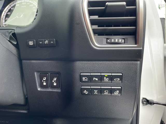 レクサス ＮＸ 200t Fスポーツ 富山県 2014(平26)年 2.9万km ソニッククォーツ 4WD/サンルーフ/三眼LEDヘッドライト/純正ナビ/フルセグ/Bluetooth/ETC/ドライブレコーダー/パノラミックビューモニター/パワーバックドア/ヘッドアップディスプレイ/アクティブサウンドコントロール/衝突被害軽減ブレーキ/レーンキープアシスト/レーダークルーズコントロール/クリアランスソナー/オートマチックハイビーム/シートベンチレーション/ステアリングヒーター/全席パワーシート