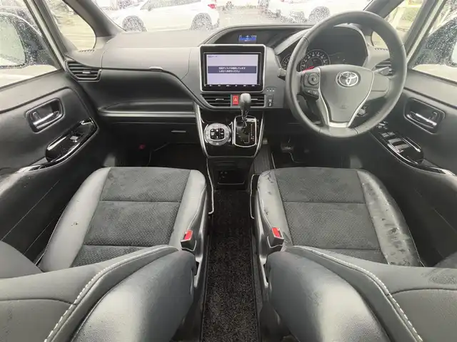 トヨタ ヴォクシー ZS 煌Ⅲ 徳島県 2020(令2)年 2万km ホワイトパールクリスタルシャイン 純正9インチナビ　NSZT-Y68T/（CD/DVD/フルセグTV）/純正フリップダウンモニター/バックカメラ/ビルトインETC/クルーズコントロール/両側パワースライドドア/LEDヘッドライト/フォグランプ/オートライト/革巻きステアリング/ステアリングスイッチ/プッシュスタート/スマートキー/純正16インチアルミホイール