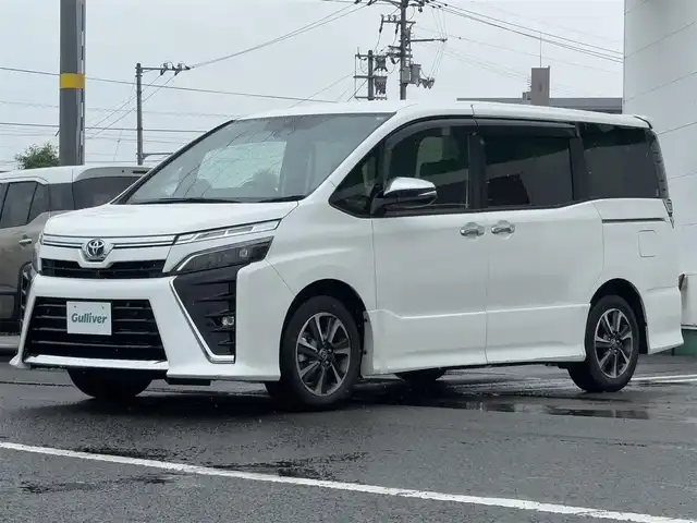 トヨタ ヴォクシー ZS 煌Ⅲ 徳島県 2020(令2)年 2万km ホワイトパールクリスタルシャイン 純正9インチナビ　NSZT-Y68T/（CD/DVD/フルセグTV）/純正フリップダウンモニター/バックカメラ/ビルトインETC/クルーズコントロール/両側パワースライドドア/LEDヘッドライト/フォグランプ/オートライト/革巻きステアリング/ステアリングスイッチ/プッシュスタート/スマートキー/純正16インチアルミホイール