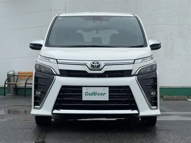 トヨタ ヴォクシー ZS 煌Ⅲ 徳島県 2020(令2)年 2万km ホワイトパールクリスタルシャイン 純正9インチナビ　NSZT-Y68T/（CD/DVD/フルセグTV）/純正フリップダウンモニター/バックカメラ/ビルトインETC/クルーズコントロール/両側パワースライドドア/LEDヘッドライト/フォグランプ/オートライト/革巻きステアリング/ステアリングスイッチ/プッシュスタート/スマートキー/純正16インチアルミホイール