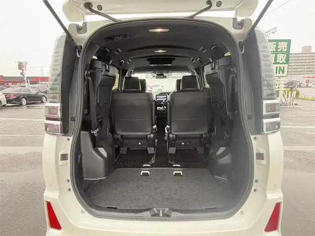 トヨタ ヴォクシー ZS 煌Ⅲ 徳島県 2020(令2)年 2万km ホワイトパールクリスタルシャイン 純正9インチナビ　NSZT-Y68T/（CD/DVD/フルセグTV）/純正フリップダウンモニター/バックカメラ/ビルトインETC/クルーズコントロール/両側パワースライドドア/LEDヘッドライト/フォグランプ/オートライト/革巻きステアリング/ステアリングスイッチ/プッシュスタート/スマートキー/純正16インチアルミホイール