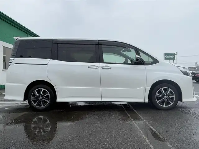 トヨタ ヴォクシー ZS 煌Ⅲ 徳島県 2020(令2)年 2万km ホワイトパールクリスタルシャイン 純正9インチナビ　NSZT-Y68T/（CD/DVD/フルセグTV）/純正フリップダウンモニター/バックカメラ/ビルトインETC/クルーズコントロール/両側パワースライドドア/LEDヘッドライト/フォグランプ/オートライト/革巻きステアリング/ステアリングスイッチ/プッシュスタート/スマートキー/純正16インチアルミホイール