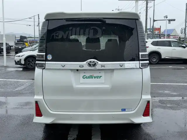 トヨタ ヴォクシー ZS 煌Ⅲ 徳島県 2020(令2)年 2万km ホワイトパールクリスタルシャイン 純正9インチナビ　NSZT-Y68T/（CD/DVD/フルセグTV）/純正フリップダウンモニター/バックカメラ/ビルトインETC/クルーズコントロール/両側パワースライドドア/LEDヘッドライト/フォグランプ/オートライト/革巻きステアリング/ステアリングスイッチ/プッシュスタート/スマートキー/純正16インチアルミホイール
