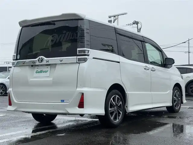 トヨタ ヴォクシー ZS 煌Ⅲ 徳島県 2020(令2)年 2万km ホワイトパールクリスタルシャイン 純正9インチナビ　NSZT-Y68T/（CD/DVD/フルセグTV）/純正フリップダウンモニター/バックカメラ/ビルトインETC/クルーズコントロール/両側パワースライドドア/LEDヘッドライト/フォグランプ/オートライト/革巻きステアリング/ステアリングスイッチ/プッシュスタート/スマートキー/純正16インチアルミホイール