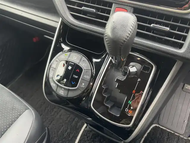 トヨタ ヴォクシー ZS 煌Ⅲ 徳島県 2020(令2)年 2万km ホワイトパールクリスタルシャイン 純正9インチナビ　NSZT-Y68T/（CD/DVD/フルセグTV）/純正フリップダウンモニター/バックカメラ/ビルトインETC/クルーズコントロール/両側パワースライドドア/LEDヘッドライト/フォグランプ/オートライト/革巻きステアリング/ステアリングスイッチ/プッシュスタート/スマートキー/純正16インチアルミホイール