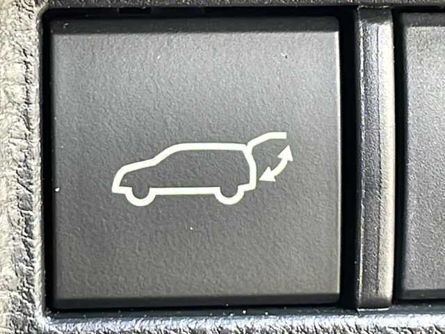 トヨタ ハリアー Z 道北・旭川 2020(令2)年 1万km ホワイトパールクリスタルシャイン ・４WD/・禁煙車/・純正SDナビBT/フルセグTV/Tコネクト/・JBLプレミアムサウンド/・パノラミックビューモニター/・電動リアゲート/・デジタルインナーミラー/・トヨタセーフティセンス/・ブラインドスポットモニター/・プリクラッシュセーフティ/・レーダークルーズコントロール/・レーンディパーチャーアラート/・アダプティブハイビームシステム/・プロアクティブドライビングアシスト/・LEDヘッドライト/フォグ/・ヘッドアップディスプレイ/・D席パワーシート/・ミラーヒーター/・雨滴感知式フロントワイパー/・オートライト/・革巻きステアリング/・ビルトインETC/・スペアキー