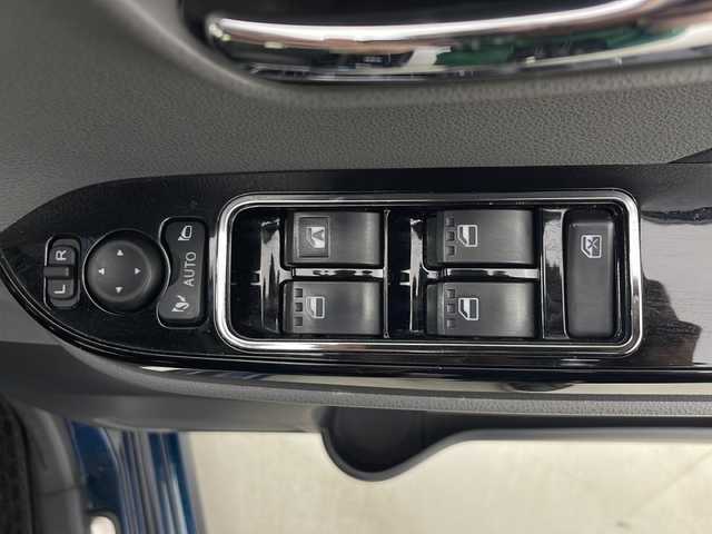 ダイハツ タント カスタム X セレクション 秋田県 2020(令2)年 6万km レーザーブルークリスタルシャイン 純正ナビ【AM/FM/CD/DVD/BT】　/フルセグＴＶ　/ワンオーナー　/バックカメラ　/ＥＴＣ　/前方ドライブレコーダー　/前席シートヒーター　/両側パワースライドドア　/プッシュスタート/PWR/スマートキー/スペアキー有り　/横滑り防止装置　/衝突被害軽減システム　/アイドリングストップ/クリアランスソナー/オートライト/オートエアコン /電格ミラー/リアサンシェード/純正エンジンスターター /純正AW/純正フロアマット/フォグランプ/ウィンカーミラー /サイドバイザー /ハーフレザーシート /取扱説明書/保証書