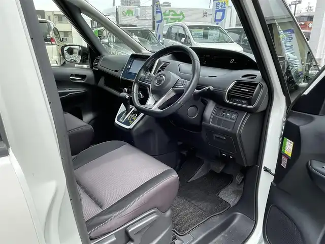 日産 セレナ ハイウェイスター 滋賀県 2017(平29)年 11.2万km ブリリアントホワイトパール (株)IDOMが運営する【じしゃロン草津店】の自社ローン専用車両になりますこちらは現金またはオートローンご利用時の価格です。自社ローンご希望の方は別途その旨お申付け下さい