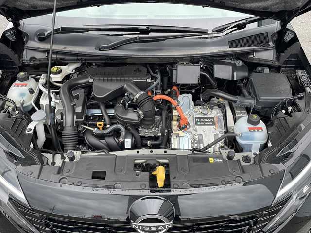 日産 オーラ ニスモ 山口県 2023(令5)年 2.3万km スーパーブラック 純正メモリナビ/・Bluetooth、USB、FM・AMラジオ/・フルセグテレビ/全方位カメラ/バックカメラ/ビルトインＥＴＣ2.0/ドライブレコーダー/レーダークルーズコントロール/プロパイロット/ワイヤレス充電/ハーフレザーシート/シートヒーター【D＋N席】/純正フロアマット/純正17インチアルミホイール/ステアリングヒーター/ステアリングスイッチ/ドアバイザー/プッシュスタート/スマートキー/レーンキープアシスト/エマージェンシーブレーキ/パーキングアシスト/盗難防止装置
