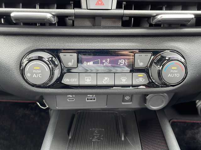 日産 オーラ ニスモ 山口県 2023(令5)年 2.3万km スーパーブラック 純正メモリナビ/・Bluetooth、USB、FM・AMラジオ/・フルセグテレビ/全方位カメラ/バックカメラ/ビルトインＥＴＣ2.0/ドライブレコーダー/レーダークルーズコントロール/プロパイロット/ワイヤレス充電/ハーフレザーシート/シートヒーター【D＋N席】/純正フロアマット/純正17インチアルミホイール/ステアリングヒーター/ステアリングスイッチ/ドアバイザー/プッシュスタート/スマートキー/レーンキープアシスト/エマージェンシーブレーキ/パーキングアシスト/盗難防止装置