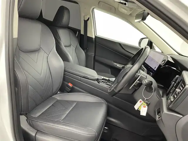 レクサス ＮＸ 450h+ バージョンL 愛知県 2022(令4)年 2.9万km ソニッククォーツ 4WD/レクサスセーフティセンス＋/　　・プリクラッシュセーフティ/　　・レーントレーシングアシスト/　　・レーンディバーチャーアラート/　　・アダプティブハイビームアシスト/　　・ロードサインアシスト/　　・リヤクロストラフィックアラート/　　・レーダークルーズコントロール/クリアランスソナー/ブラインドスポットモニター/ヘッドアップディスプレイ/14インチディスプレイオーディオ/　　・CD/DVD/BT/フルセグ/パノラミックビューモニター/ビルトインETC2.0/置くだけ充電/AC100V/本革巻ステアリングリモコン/ステアリングヒーター/本革シート/パワーシート（前席）/シートポジションメモリ機能（D席）/シートヒーター（全席）/ベンチレーション（前席）/パワーバックドア/純正20インチアルミホイール/3眼LEDヘッドライト/フォグランプ