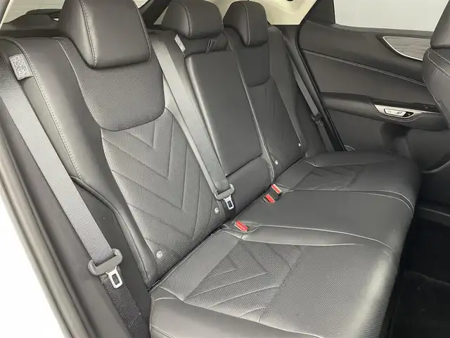 レクサス ＮＸ 450h+ バージョンL 愛知県 2022(令4)年 2.9万km ソニッククォーツ 4WD/レクサスセーフティセンス＋/　　・プリクラッシュセーフティ/　　・レーントレーシングアシスト/　　・レーンディバーチャーアラート/　　・アダプティブハイビームアシスト/　　・ロードサインアシスト/　　・リヤクロストラフィックアラート/　　・レーダークルーズコントロール/クリアランスソナー/ブラインドスポットモニター/ヘッドアップディスプレイ/14インチディスプレイオーディオ/　　・CD/DVD/BT/フルセグ/パノラミックビューモニター/ビルトインETC2.0/置くだけ充電/AC100V/本革巻ステアリングリモコン/ステアリングヒーター/本革シート/パワーシート（前席）/シートポジションメモリ機能（D席）/シートヒーター（全席）/ベンチレーション（前席）/パワーバックドア/純正20インチアルミホイール/3眼LEDヘッドライト/フォグランプ