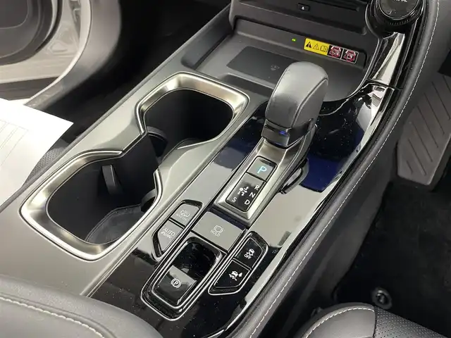 レクサス ＮＸ 450h+ バージョンL 愛知県 2022(令4)年 2.9万km ソニッククォーツ 4WD/レクサスセーフティセンス＋/　　・プリクラッシュセーフティ/　　・レーントレーシングアシスト/　　・レーンディバーチャーアラート/　　・アダプティブハイビームアシスト/　　・ロードサインアシスト/　　・リヤクロストラフィックアラート/　　・レーダークルーズコントロール/クリアランスソナー/ブラインドスポットモニター/ヘッドアップディスプレイ/14インチディスプレイオーディオ/　　・CD/DVD/BT/フルセグ/パノラミックビューモニター/ビルトインETC2.0/置くだけ充電/AC100V/本革巻ステアリングリモコン/ステアリングヒーター/本革シート/パワーシート（前席）/シートポジションメモリ機能（D席）/シートヒーター（全席）/ベンチレーション（前席）/パワーバックドア/純正20インチアルミホイール/3眼LEDヘッドライト/フォグランプ