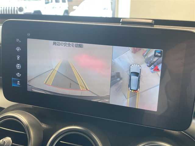 メルセデス・ベンツ ＧＬＣ２２０ d 4マチック AMGライン 熊本県 2020(令2)年 5.9万km オブシディアンブラック ・スマートキー/・プッシュスタート/・パノラマサンルーフ/・アクティブステアリングアシスト/・道路標識アシスト/・アクティブレーンキーピングアシスト/・アクティブブレーキアシスト/・アテンションアシスト/・ブラインドスポットモニター/・レーンチェンジアシスト/・インテリジェントライトシステム/・クルーズコントロール(追従式)/・黒革シート/・前席パワーシート/・全席シートヒーター /・前席エアシート /・純正メモリナビ/　【Bluetooth・USB・AppleCarPlay・AndroidAuto】/・Burmesterサウンドシステム/・フルセグTV/・全方位カメラ/・ETC2.0/・ヘッドアップディスプレイ/・パワーバックドア/・LEDヘッドランプ/・純正マット/・保証書/取説