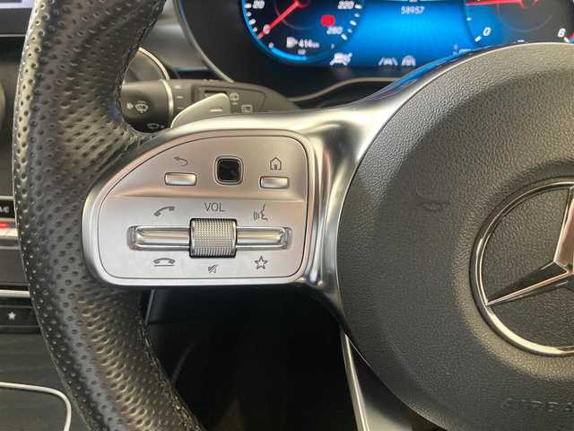 メルセデス・ベンツ ＧＬＣ２２０ d 4マチック AMGライン 熊本県 2020(令2)年 5.9万km オブシディアンブラック ・スマートキー/・プッシュスタート/・パノラマサンルーフ/・アクティブステアリングアシスト/・道路標識アシスト/・アクティブレーンキーピングアシスト/・アクティブブレーキアシスト/・アテンションアシスト/・ブラインドスポットモニター/・レーンチェンジアシスト/・インテリジェントライトシステム/・クルーズコントロール(追従式)/・黒革シート/・前席パワーシート/・全席シートヒーター /・前席エアシート /・純正メモリナビ/　【Bluetooth・USB・AppleCarPlay・AndroidAuto】/・Burmesterサウンドシステム/・フルセグTV/・全方位カメラ/・ETC2.0/・ヘッドアップディスプレイ/・パワーバックドア/・LEDヘッドランプ/・純正マット/・保証書/取説