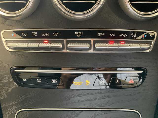 メルセデス・ベンツ ＧＬＣ２２０ d 4マチック AMGライン 熊本県 2020(令2)年 5.9万km オブシディアンブラック ・スマートキー/・プッシュスタート/・パノラマサンルーフ/・アクティブステアリングアシスト/・道路標識アシスト/・アクティブレーンキーピングアシスト/・アクティブブレーキアシスト/・アテンションアシスト/・ブラインドスポットモニター/・レーンチェンジアシスト/・インテリジェントライトシステム/・クルーズコントロール(追従式)/・黒革シート/・前席パワーシート/・全席シートヒーター /・前席エアシート /・純正メモリナビ/　【Bluetooth・USB・AppleCarPlay・AndroidAuto】/・Burmesterサウンドシステム/・フルセグTV/・全方位カメラ/・ETC2.0/・ヘッドアップディスプレイ/・パワーバックドア/・LEDヘッドランプ/・純正マット/・保証書/取説