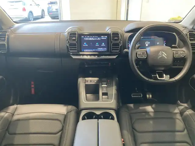 シトロエン シトロエン Ｃ５ エアクロス シャインパック ブルーHDi 熊本県 2023(令5)年 0.4万km ブランナクレ ・スマートキー/・プッシュスタート/・パノラマサンルーフ/・アクティブセーフティブレーキ/・トラフィックサインインドメーション/・疲労検知/・ブラインドスポットモニター/・パーキングアシスト/・パーキングセンサー/・インテリジェントハイビーム/・クルーズコントロール(追従式)/・黒革シート/・D席パワーシート/・前席シートヒーター /・純正ディスプレイオーディオ/　【Bluetooth・USB・AppleCarPlay・AndroidAuto】/・バックカメラ/・左サイドカメラ/・ETC/・ドライブレコーダー(前後録画)/・パワーバックドア/・LEDヘッドランプ/・LEDフォグランプ/・純正マット