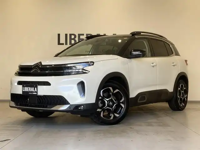 シトロエン シトロエン Ｃ５ エアクロス シャインパック ブルーHDi 熊本県 2023(令5)年 0.4万km ブランナクレ ・スマートキー/・プッシュスタート/・パノラマサンルーフ/・アクティブセーフティブレーキ/・トラフィックサインインドメーション/・疲労検知/・ブラインドスポットモニター/・パーキングアシスト/・パーキングセンサー/・インテリジェントハイビーム/・クルーズコントロール(追従式)/・黒革シート/・D席パワーシート/・前席シートヒーター /・純正ディスプレイオーディオ/　【Bluetooth・USB・AppleCarPlay・AndroidAuto】/・バックカメラ/・左サイドカメラ/・ETC/・ドライブレコーダー(前後録画)/・パワーバックドア/・LEDヘッドランプ/・LEDフォグランプ/・純正マット
