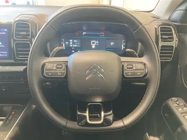 シトロエン シトロエン Ｃ５ エアクロス シャインパック ブルーHDi 熊本県 2023(令5)年 0.4万km ブランナクレ ・スマートキー/・プッシュスタート/・パノラマサンルーフ/・アクティブセーフティブレーキ/・トラフィックサインインドメーション/・疲労検知/・ブラインドスポットモニター/・パーキングアシスト/・パーキングセンサー/・インテリジェントハイビーム/・クルーズコントロール(追従式)/・黒革シート/・D席パワーシート/・前席シートヒーター /・純正ディスプレイオーディオ/　【Bluetooth・USB・AppleCarPlay・AndroidAuto】/・バックカメラ/・左サイドカメラ/・ETC/・ドライブレコーダー(前後録画)/・パワーバックドア/・LEDヘッドランプ/・LEDフォグランプ/・純正マット