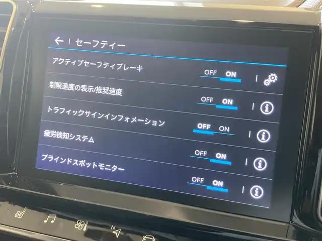 シトロエン シトロエン Ｃ５ エアクロス シャインパック ブルーHDi 熊本県 2023(令5)年 0.4万km ブランナクレ ・スマートキー/・プッシュスタート/・パノラマサンルーフ/・アクティブセーフティブレーキ/・トラフィックサインインドメーション/・疲労検知/・ブラインドスポットモニター/・パーキングアシスト/・パーキングセンサー/・インテリジェントハイビーム/・クルーズコントロール(追従式)/・黒革シート/・D席パワーシート/・前席シートヒーター /・純正ディスプレイオーディオ/　【Bluetooth・USB・AppleCarPlay・AndroidAuto】/・バックカメラ/・左サイドカメラ/・ETC/・ドライブレコーダー(前後録画)/・パワーバックドア/・LEDヘッドランプ/・LEDフォグランプ/・純正マット
