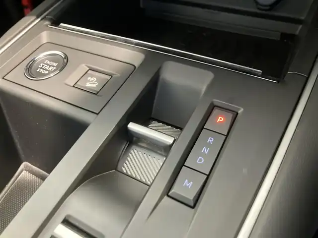 シトロエン シトロエン Ｃ５ エアクロス シャインパック ブルーHDi 熊本県 2023(令5)年 0.4万km ブランナクレ ・スマートキー/・プッシュスタート/・パノラマサンルーフ/・アクティブセーフティブレーキ/・トラフィックサインインドメーション/・疲労検知/・ブラインドスポットモニター/・パーキングアシスト/・パーキングセンサー/・インテリジェントハイビーム/・クルーズコントロール(追従式)/・黒革シート/・D席パワーシート/・前席シートヒーター /・純正ディスプレイオーディオ/　【Bluetooth・USB・AppleCarPlay・AndroidAuto】/・バックカメラ/・左サイドカメラ/・ETC/・ドライブレコーダー(前後録画)/・パワーバックドア/・LEDヘッドランプ/・LEDフォグランプ/・純正マット