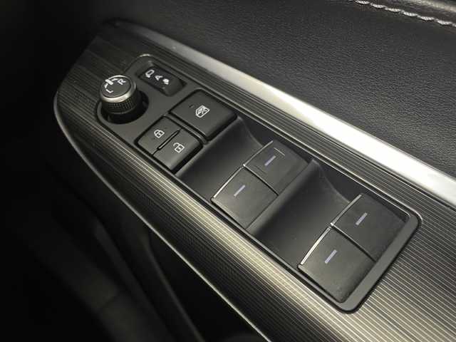 トヨタ ハリアー ＰＨＥＶ Z 栃木県 2023(令5)年 2.9万km プラチナホワイトパールマイカ ワンオーナー/寒冷地仕様/純正デジタルインナーミラー(ドラレコ内臓)/JBLプレミアムサウンド/純正ディスプレイオーディオ/・Apple CarPlay/Android Auto/Bluetooth/Miracast/・フルセグTV(テレビキャンセラー有)/・USB/・FM/AM/おくだけ充電/トヨタセーフティセンス/・プリクラッシュセーフティ/・誤発進抑制/・レーダークルーズコントロール/・レーンキープアシスト/・全周囲カメラ/・ヘッドアップディスプレイ/・ブラインドスポットモニター/・ロードサインアシスト/・オートハイビーム/ビルトインETC2.0/電動リアゲート/AC1500W対応コンセント/LEDヘッドライト/LEDフォグランプ/ステアリングヒーター/パワーシート(D/N)/シートヒーター(D/N席 R席R/L)/シートベンチレーター(D/N席)/純正19インチアルミホイール/ドアバイザー/サイド+カーテンエアバッグ/純正フロアマット/スマートキー×2本/エンジンスターター/スペアタイヤ/保証書、取扱説明書/充電ケーブル車載