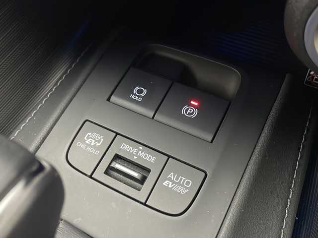 トヨタ ハリアー ＰＨＥＶ Z 栃木県 2023(令5)年 2.9万km プラチナホワイトパールマイカ ワンオーナー/寒冷地仕様/純正デジタルインナーミラー(ドラレコ内臓)/JBLプレミアムサウンド/純正ディスプレイオーディオ/・Apple CarPlay/Android Auto/Bluetooth/Miracast/・フルセグTV(テレビキャンセラー有)/・USB/・FM/AM/おくだけ充電/トヨタセーフティセンス/・プリクラッシュセーフティ/・誤発進抑制/・レーダークルーズコントロール/・レーンキープアシスト/・全周囲カメラ/・ヘッドアップディスプレイ/・ブラインドスポットモニター/・ロードサインアシスト/・オートハイビーム/ビルトインETC2.0/電動リアゲート/AC1500W対応コンセント/LEDヘッドライト/LEDフォグランプ/ステアリングヒーター/パワーシート(D/N)/シートヒーター(D/N席 R席R/L)/シートベンチレーター(D/N席)/純正19インチアルミホイール/ドアバイザー/サイド+カーテンエアバッグ/純正フロアマット/スマートキー×2本/エンジンスターター/スペアタイヤ/保証書、取扱説明書/充電ケーブル車載