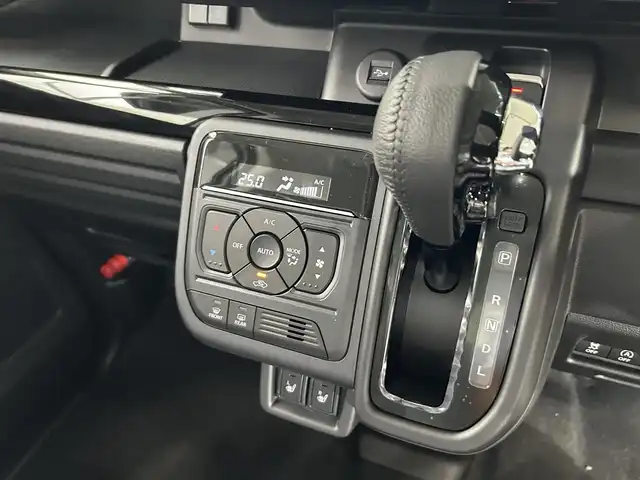 スズキ スペーシア カスタム HYBRID XS 大阪府 2025(令7)年 0.1千km ピュアホワイトパール/ブラック2トーン 届出済未使用車/純正９型ディスプレイオーディオ　ナビ機能あり/全方位カメラ/両側パワースライドドア/レーダークルーズコントロール/シートヒーター/バックカメラ/ヘッドアップディスプレイ/コーナーセンサー/純正アルミホイール/LEDヘッドライト/ステアリングヒーター/オートマチックハイビーム/衝突軽減システム/フルセグ/Bluetooth/ステアリングスイッチ/スマートキー/プッシュスタート