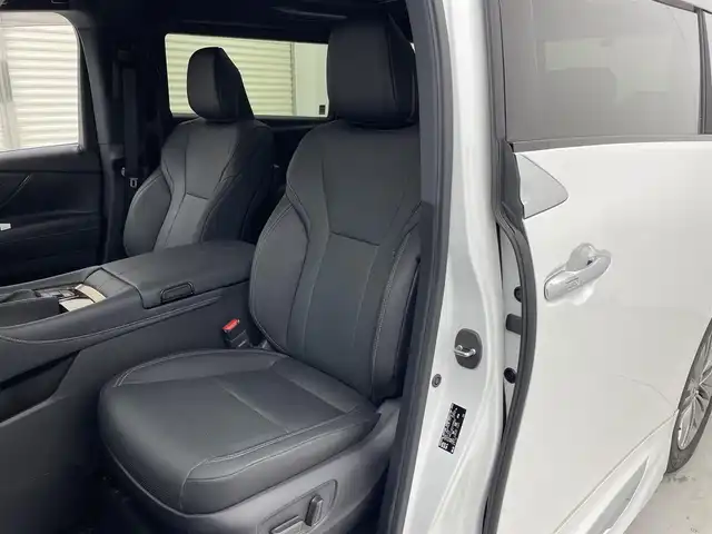 トヨタ アルファード Z 長野県 2024(令6)年 0.8万km プラチナホワイトパールマイカ 純正14型ディスプレイオーディオ/フルセグ/全方位カメラ/モデリスタエアロ/左右独立ムーンルーフ/アドバンストパーク/衝突被害軽減ブレーキ/車線逸脱抑制装置/レーダークルーズコントロール/オートマチックハイビーム/クリアランスソナー/ブラインドスポットモニター/両側電動スライドドア/置くだけ充電/AC100V/ETC2.0/シートヒーター/ベンチレーション/ステアリングヒーター/純正18インチAW/3眼LEDヘッドライト/スマートキー