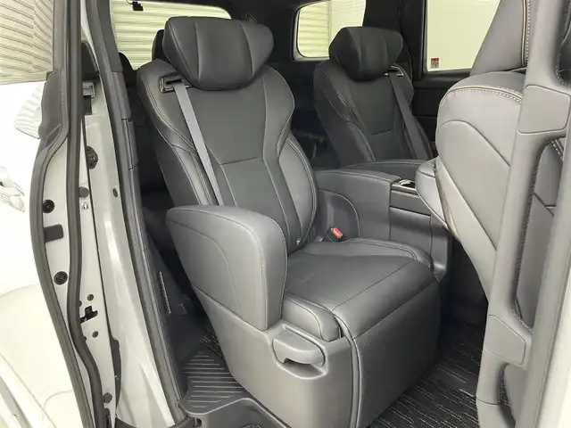 トヨタ アルファード Z 長野県 2024(令6)年 0.8万km プラチナホワイトパールマイカ 純正14型ディスプレイオーディオ/フルセグ/全方位カメラ/モデリスタエアロ/左右独立ムーンルーフ/アドバンストパーク/衝突被害軽減ブレーキ/車線逸脱抑制装置/レーダークルーズコントロール/オートマチックハイビーム/クリアランスソナー/ブラインドスポットモニター/両側電動スライドドア/置くだけ充電/AC100V/ETC2.0/シートヒーター/ベンチレーション/ステアリングヒーター/純正18インチAW/3眼LEDヘッドライト/スマートキー