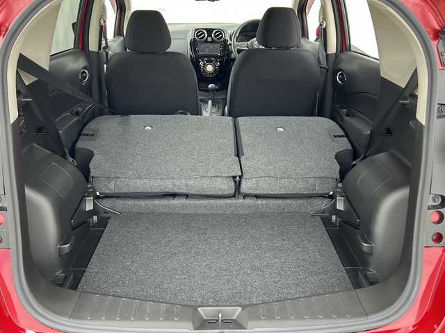 日産 ノート X Vセレクション 愛媛県 2020(令2)年 0.2万km 赤 純正SDナビ/バックカメラ/アラウンドビューモニター/インテリジェントルームミラー/Bluetooth/スマートキー/アイドリングストップ/ETC/純正ドライブレコーダー前のみ/オートライト/オートマチックハイビーム/オートLED/レーンキープアシスト/保証書/取扱説明書