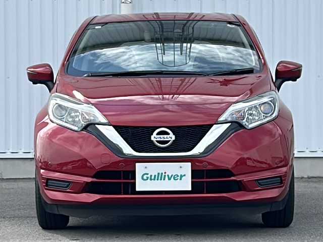 日産 ノート X Vセレクション 愛媛県 2020(令2)年 0.2万km 赤 純正SDナビ/バックカメラ/アラウンドビューモニター/インテリジェントルームミラー/Bluetooth/スマートキー/アイドリングストップ/ETC/純正ドライブレコーダー前のみ/オートライト/オートマチックハイビーム/オートLED/レーンキープアシスト/保証書/取扱説明書