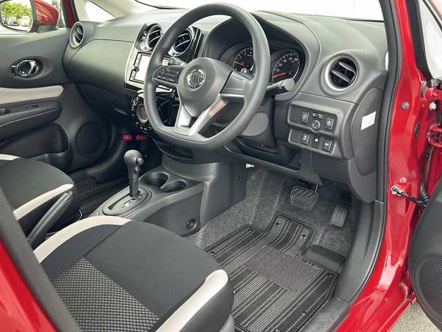 日産 ノート X Vセレクション 愛媛県 2020(令2)年 0.2万km 赤 純正SDナビ/バックカメラ/アラウンドビューモニター/インテリジェントルームミラー/Bluetooth/スマートキー/アイドリングストップ/ETC/純正ドライブレコーダー前のみ/オートライト/オートマチックハイビーム/オートLED/レーンキープアシスト/保証書/取扱説明書