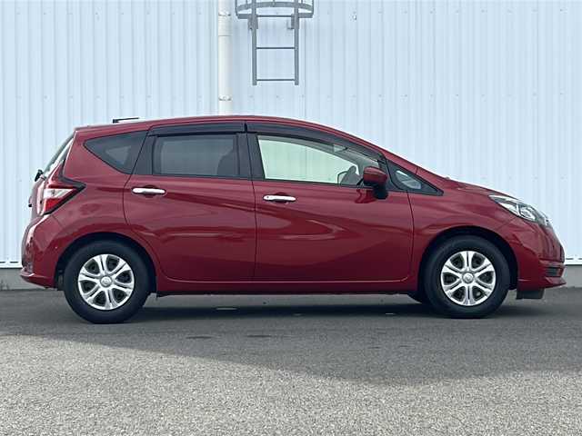 日産 ノート X Vセレクション 愛媛県 2020(令2)年 0.2万km 赤 純正SDナビ/バックカメラ/アラウンドビューモニター/インテリジェントルームミラー/Bluetooth/スマートキー/アイドリングストップ/ETC/純正ドライブレコーダー前のみ/オートライト/オートマチックハイビーム/オートLED/レーンキープアシスト/保証書/取扱説明書
