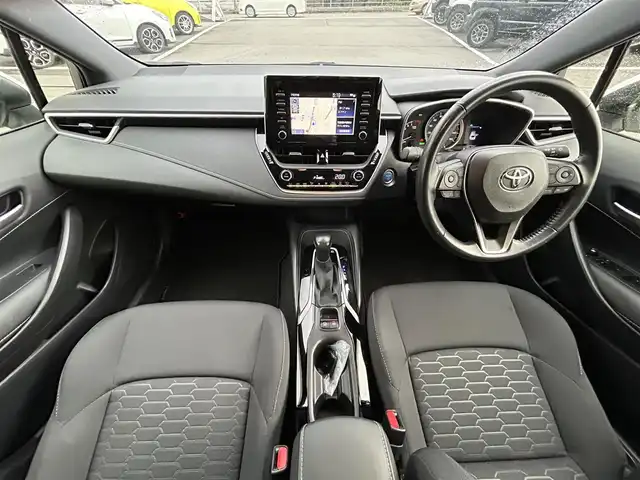 トヨタ カローラ スポーツ ハイブリッドG 愛媛県 2019(令1)年 3.1万km ホワイトパールクリスタルシャイン ワンオーナー/純正ディスプレイオーディオ(ナビ登録済み)/Bluetooth/USB/バックカメラ/ビルトインETC/ドライブレコーダー/トヨタセーフティセンス/アダクティブクルーズコントロール/プリクラッシュセーフティ/ブラインドスポットモニター/リヤクロストラフィックアラート/レーンキープアシストシステム/パーキングサポートブレーキ/ロードサインアシスト/LEDヘッドライト/オートライト/オートマチックハイビーム/電動パーキング/オートホールド/ドライブモード/純正16インチアルミホイール/純正フロアマット/純正ドアバイザー/トノカバー/プッシュスタート/スマートキー/スペアキー１本/保証書/取扱説明書