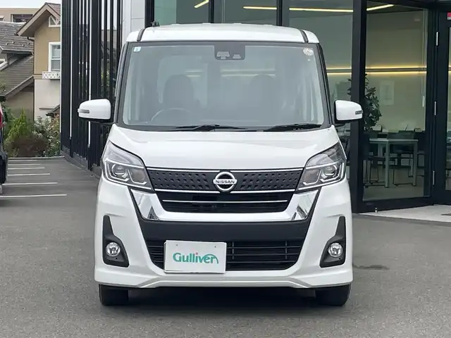 日産 デイズ ルークス ハイウェイスターX 東京都 2017(平29)年 5.7万km ホワイトパール 純正ナビ/アラウンドビューモニター/フルセグ/パワースライドドア/アイドリングストップ/衝突軽減ブレーキ/オートマチックハイビーム/スマートキー/プッシュスタート/純正14インチAW/ウィンカーミラー/LEDヘッドライト