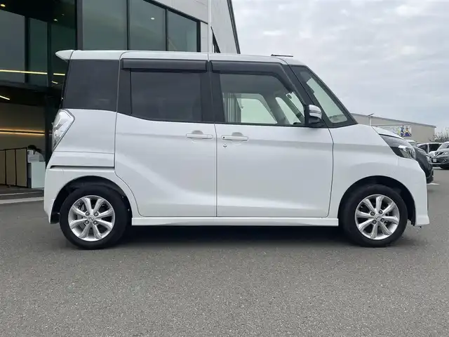 日産 デイズ ルークス ハイウェイスターX 東京都 2017(平29)年 5.7万km ホワイトパール 純正ナビ/アラウンドビューモニター/フルセグ/パワースライドドア/アイドリングストップ/衝突軽減ブレーキ/オートマチックハイビーム/スマートキー/プッシュスタート/純正14インチAW/ウィンカーミラー/LEDヘッドライト