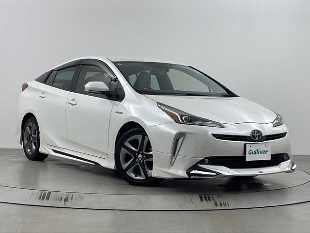 トヨタ プリウス Sツーリングセレクション 埼玉県 2019(令1)年 6.5万km ホワイトパールクリスタルシャイン モデリスタエアロ　/純正9インチナビ　/　　AM/FM/CD/DVD/BT/バックカメラ　/シートヒーター　/ビルトインETC　/レーダークルーズコントロール　/衝突軽減システム　/オートマティックハイビーム/レーンキープアシスト/コーナーセンサー/プッシュスタート/純正17インチアルミホイール　/純正フロアマット/ドアバイザー/トノカバー/フロントフォグランプ/LEDヘッドライト/ウィンカーミラー