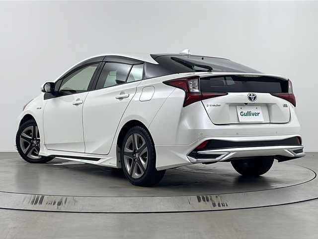 トヨタ プリウス Sツーリングセレクション 埼玉県 2019(令1)年 6.5万km ホワイトパールクリスタルシャイン モデリスタエアロ　/純正9インチナビ　/　　AM/FM/CD/DVD/BT/バックカメラ　/シートヒーター　/ビルトインETC　/レーダークルーズコントロール　/衝突軽減システム　/オートマティックハイビーム/レーンキープアシスト/コーナーセンサー/プッシュスタート/純正17インチアルミホイール　/純正フロアマット/ドアバイザー/トノカバー/フロントフォグランプ/LEDヘッドライト/ウィンカーミラー